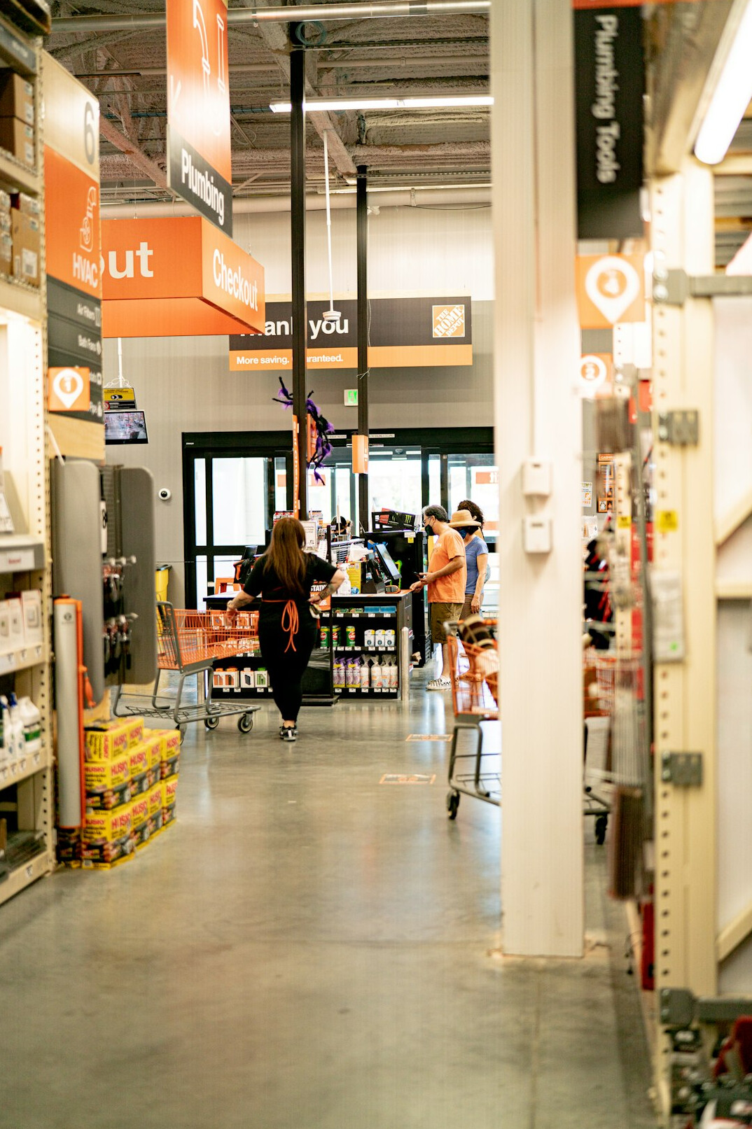supermarket aisle with shoppers