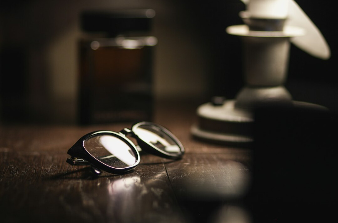 detective solving case